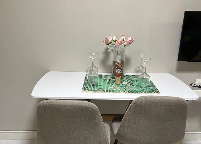 Monarch Parksuites 1bedroom With Free Pool Access Apartment *