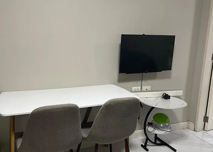 Monarch Parksuites 1bedroom With Free Pool Access Manila